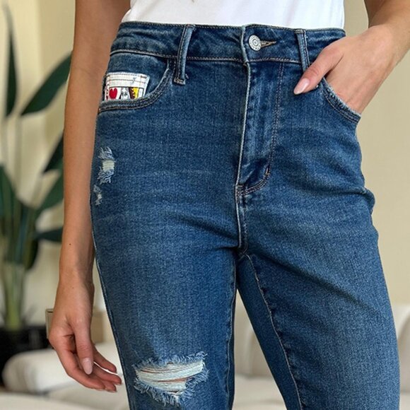 NWT Judy Blue Queen of Hearts BF Fit Distressed Slim Jeans, Comfy, Stretchy - Picture 2 of 10